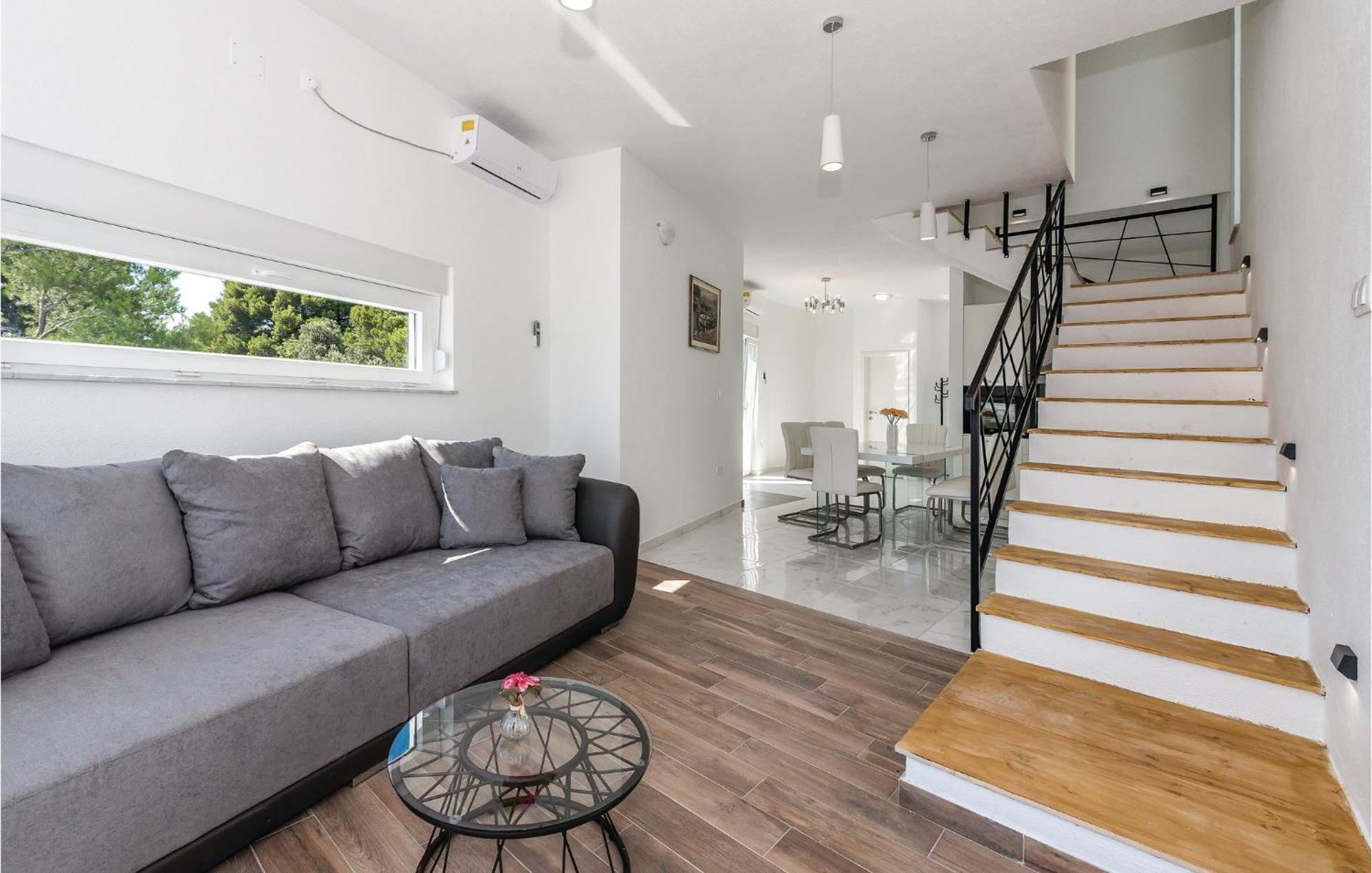 4 Bedroom Beautiful Home In שיבניק מראה חיצוני תמונה
