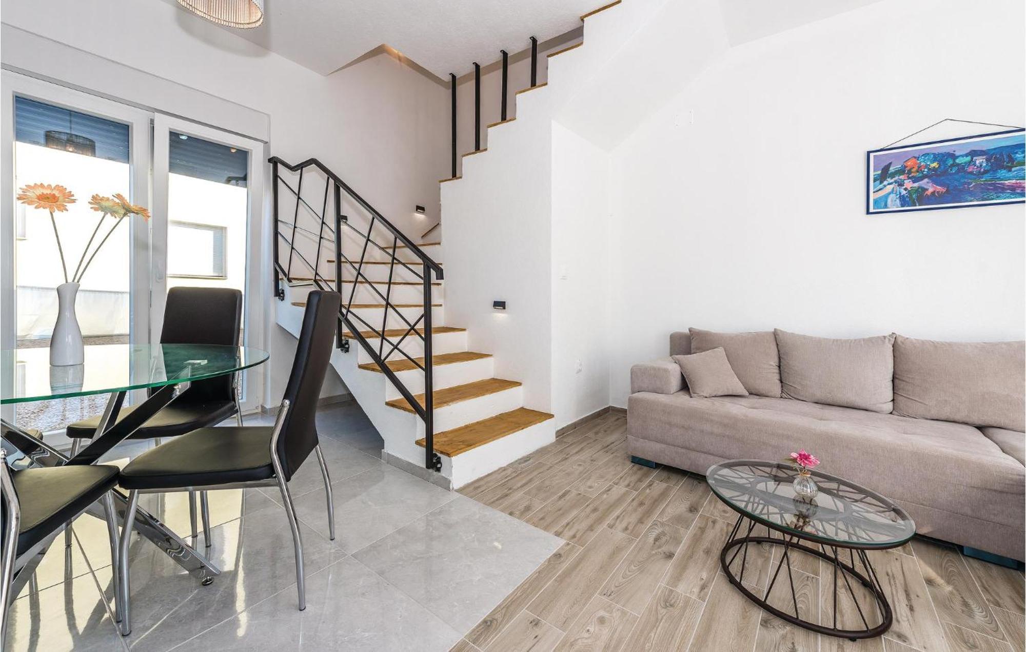 4 Bedroom Beautiful Home In שיבניק מראה חיצוני תמונה