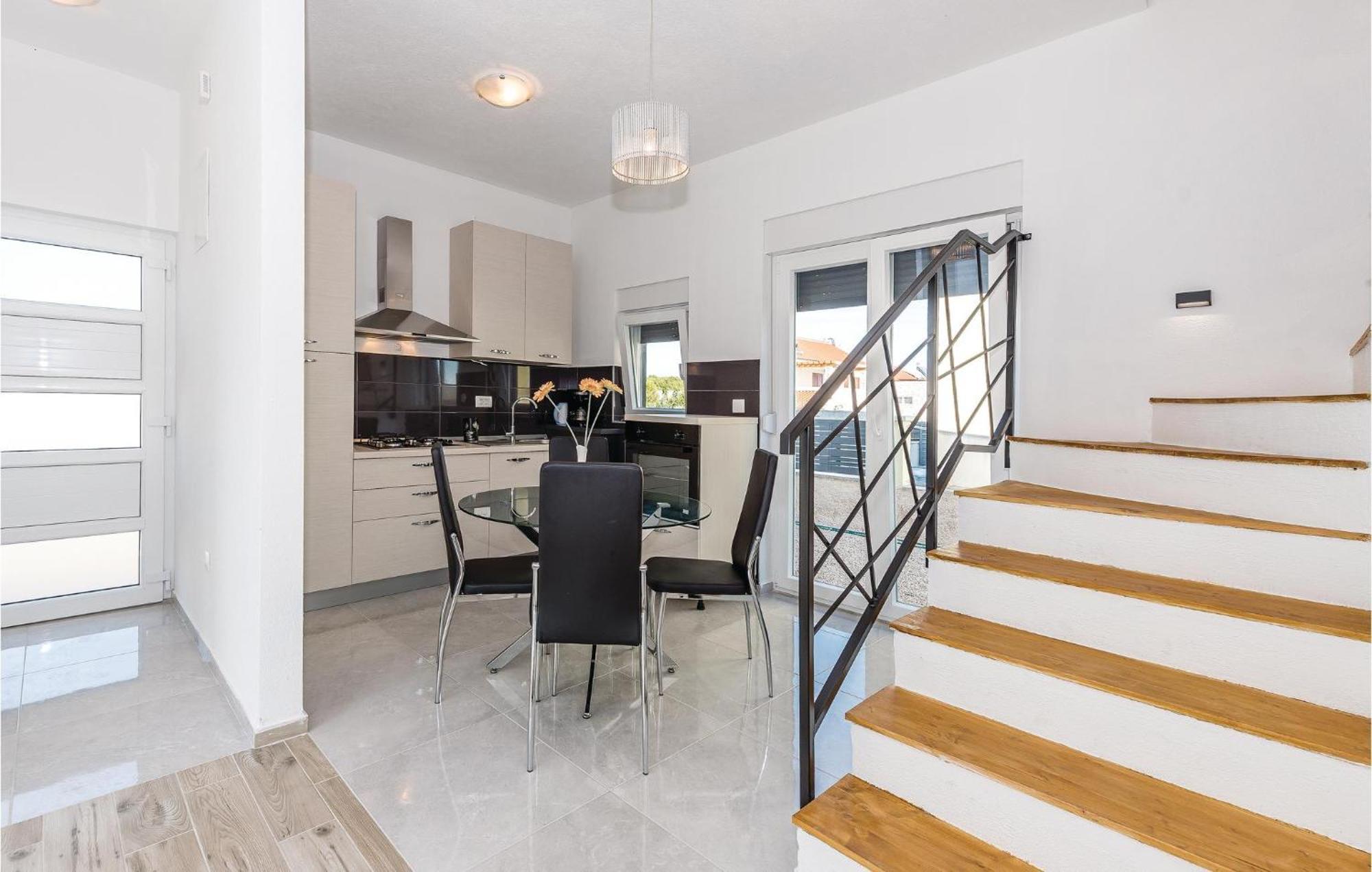 4 Bedroom Beautiful Home In שיבניק מראה חיצוני תמונה